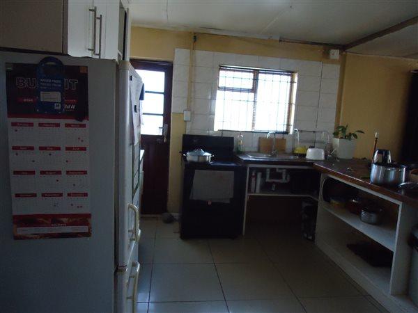 3 Bedroom Property for Sale in Sabata Dalindyebo Square Western Cape